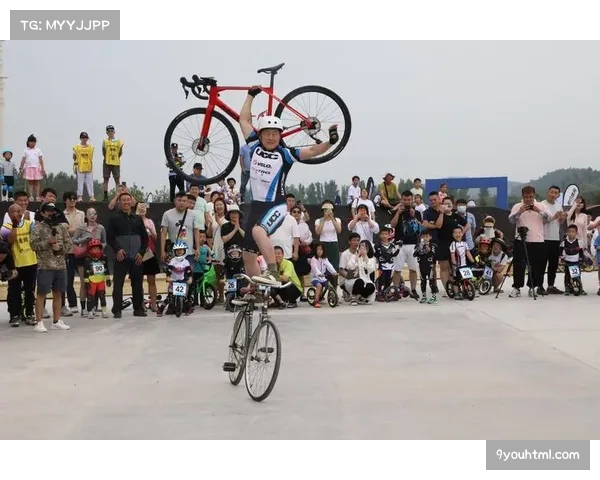飞帆山地世界赛道准备就绪，速降、泵道、气垫跳高三大赛项全面展开